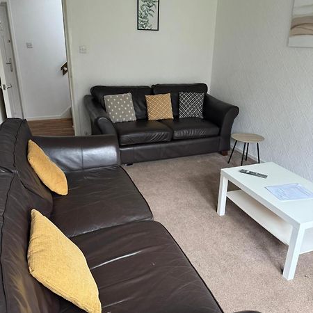 Large 2 Bedroom House Wombridge ภายนอก รูปภาพ