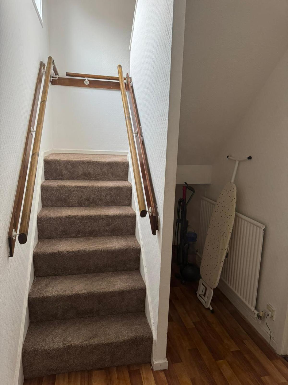 Large 2 Bedroom House Wombridge ภายนอก รูปภาพ